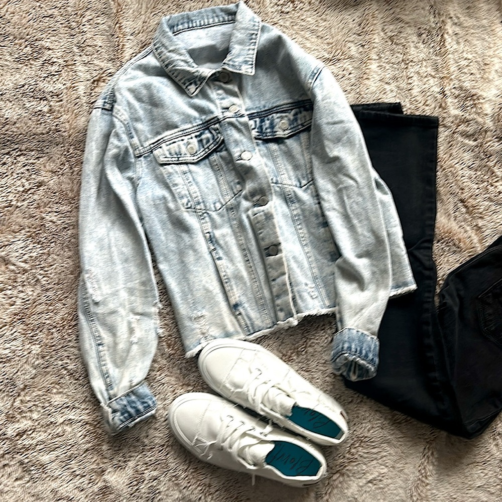 Acid wash distressed denim jean jacket
